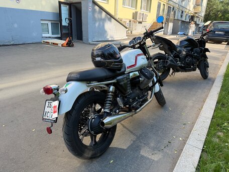 2013 Moto Guzzi V 7, белый, 470000 рублей, вид 2