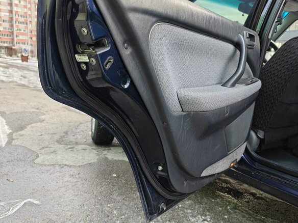 2001 Toyota Crown X (S150), синий, 750000 рублей - вид 16