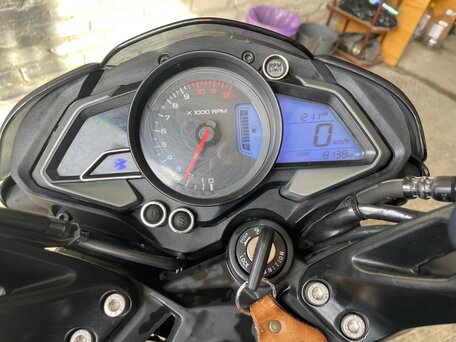 2019 Bajaj Pulsar NS 200, чёрный, 250000 рублей, вид 4
