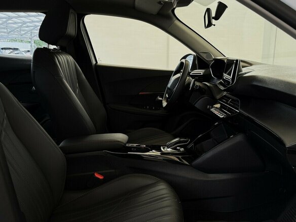 2023 Peugeot 2008 6AT II, белый - вид 12