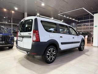 2026 Lada (ВАЗ) Largus Cross I Рестайлинг, белый, 1947000 рублей, вид 5