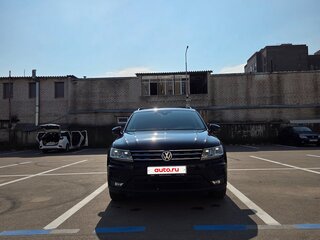 2020 Volkswagen Tiguan II, чёрный, 2635000 рублей, вид 2