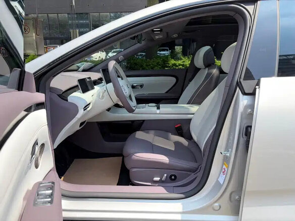 2025 Changan Qiyuan A06 28.39 kWh, серебристый, 2430000 рублей - вид 6