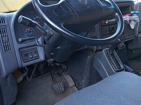 2003 International 4000 Series, жёлтый, 1200000 рублей, вид 5