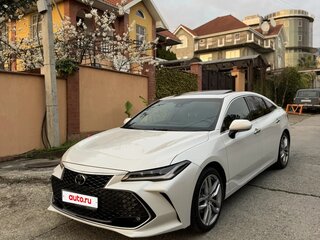 2022 Toyota Avalon V, белый, 3280000 рублей, вид 1