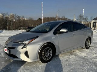 2016 Toyota Prius IV (XW50), серебристый, 1430000 рублей, вид 4