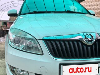 2013 Skoda Fabia II Рестайлинг, белый, 850000 рублей, вид 2