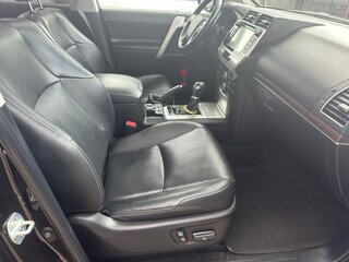 2020 Toyota Land Cruiser Prado 150 Series Рестайлинг 2, чёрный, 6000000 рублей, вид 5
