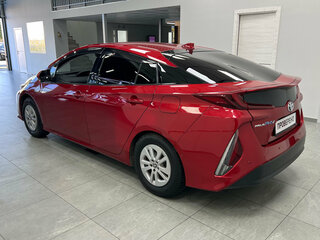 2018 Toyota Prius IV Рестайлинг (XW50), красный, 2310000 рублей, вид 4