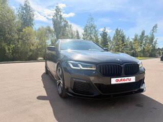 2021 BMW 5 серии 520d xDrive VII (G30/G31/G38) Рестайлинг, серый, 4000000 рублей, вид 3