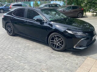 2021 Toyota Camry VIII (XV70) Рестайлинг, чёрный, 2288888 рублей, вид 2