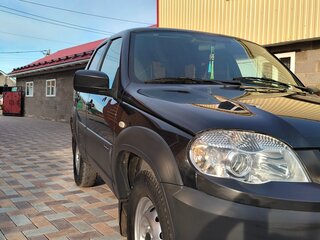 2020 Chevrolet Niva I Рестайлинг, чёрный, 900000 рублей, вид 2