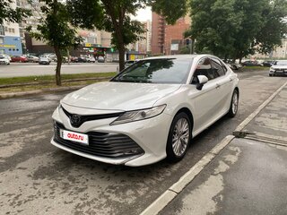 2018 Toyota Camry VIII (XV70), белый, 2600000 рублей, вид 4