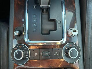 2009 Volkswagen Touareg I Рестайлинг, белый, 1130000 рублей, вид 4