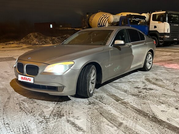 2011 BMW 7 серии 740d xDrive V (F01/F02/F04), бежевый