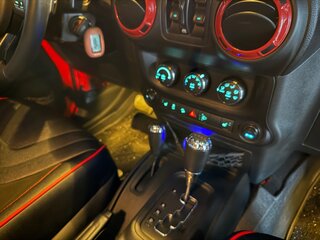 2016 Jeep Wrangler III (JK), красный, 6000000 рублей, вид 3
