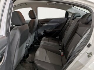 2021 Kia Rio IV Рестайлинг, белый, 1725000 рублей, вид 3