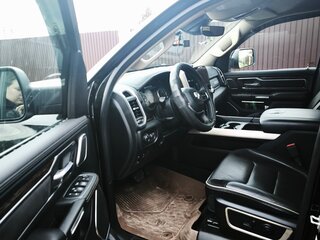 2018 Ram 1500 Crew Cab V, чёрный, 6500000 рублей, вид 4