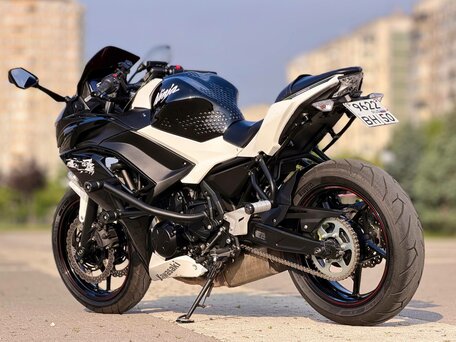 2021 Kawasaki Ninja 650, чёрный, 900000 рублей, вид 4