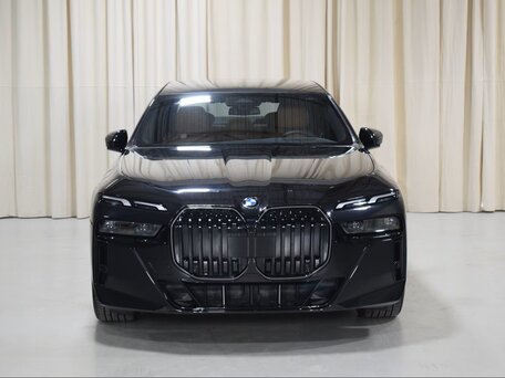2025 BMW 7 серии 740i xDrive VII (G70), чёрный, 10893315 рублей, вид 3