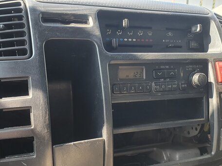 2002 Toyota Dyna, белый, 2150000 рублей, вид 4