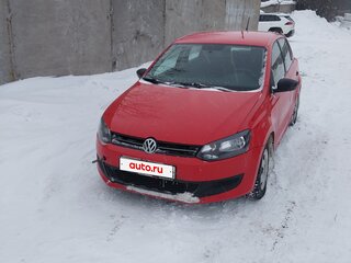 2010 Volkswagen Polo V, красный, 660000 рублей, вид 3
