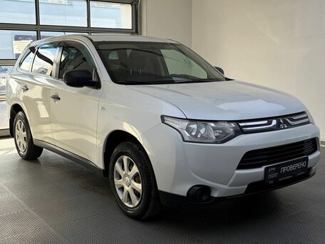 2013 Mitsubishi Outlander III, белый, 999000 рублей, вид 3