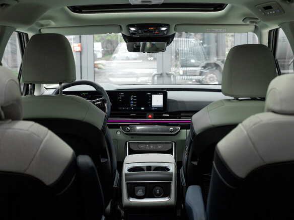 2026 Kia Carnival IV Рестайлинг, чёрный, 7100000 рублей - вид 20