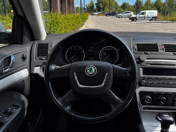 2011 Skoda Octavia DSG7 II (A5) Рестайлинг, белый, 780000 рублей - вид 12