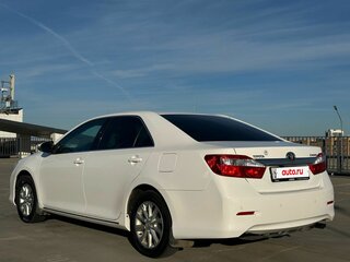 2013 Toyota Camry VII (XV50), белый, 1549000 рублей, вид 3