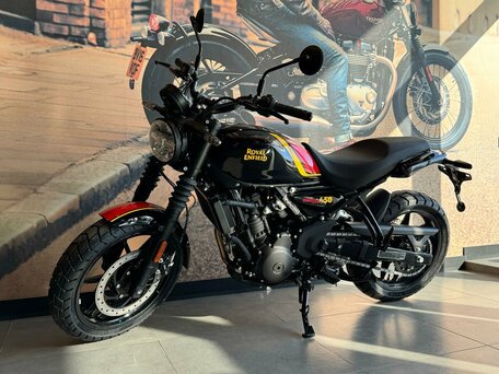 2026 Royal Enfield Guerrilla 450, чёрный, 554000 рублей, вид 3