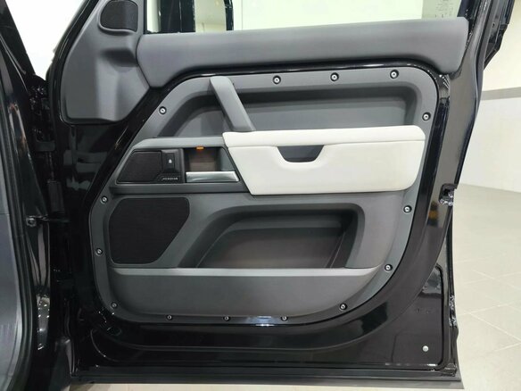 2026 Land Rover Defender 110 II, чёрный - вид 23