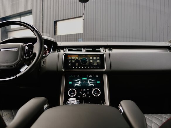 2021 Land Rover Range Rover IV Рестайлинг, чёрный, 11500000 рублей - вид 22