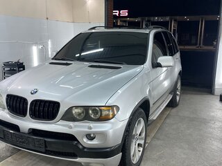 2004 BMW X5 4.4i I (E53) Рестайлинг, серебристый, 1000000 рублей, вид 1