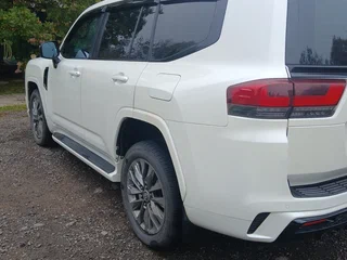 2022 Toyota Land Cruiser 300 Series, белый, 9220000 рублей, вид 5