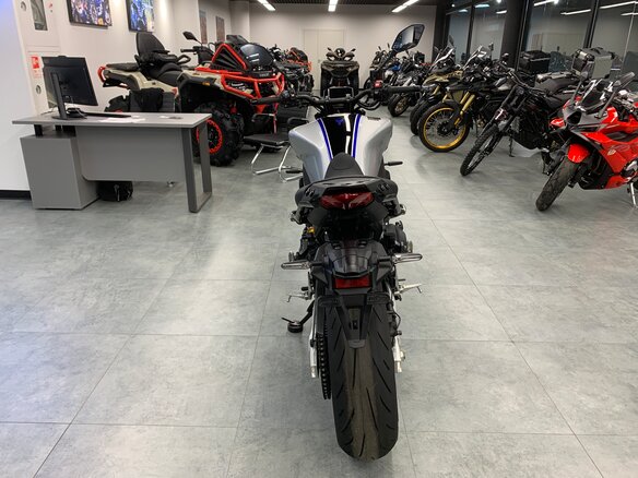 2023 Yamaha MT-09 (FZ-09), серебристый, 1113000 рублей - вид 6