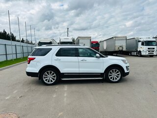 2016 Ford Explorer V Рестайлинг, белый, 2250000 рублей, вид 4