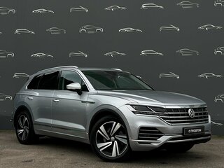 2019 Volkswagen Touareg III, серый, 4296400 рублей, вид 3