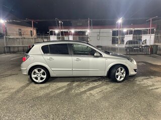 2011 Opel Astra H Рестайлинг, серебристый, 520000 рублей, вид 2