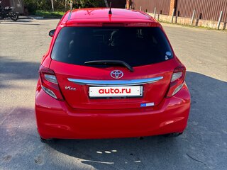 2014 Toyota Vitz III (XP130) Рестайлинг, красный, 720000 рублей, вид 3