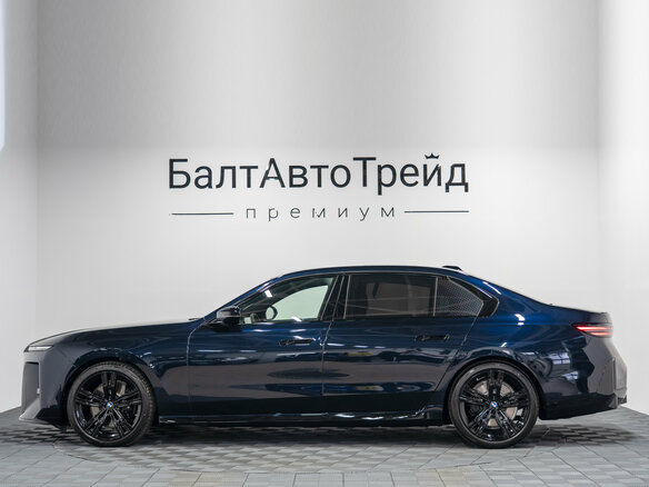 2026 BMW 7 серии 740 xDrive VII (G70) Рестайлинг, синий, 24690000 рублей - вид 10