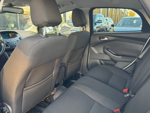2017 Ford Focus III Рестайлинг, белый, 1100000 рублей - вид 16