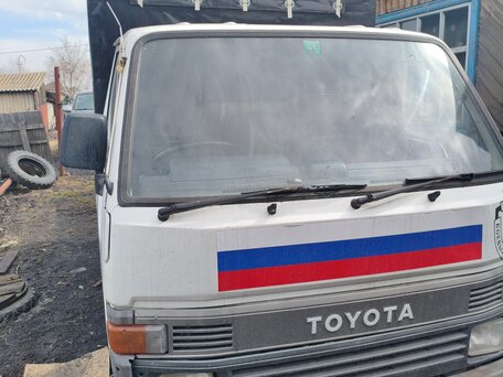 1990 Toyota HiAce, белый, 700000 рублей, вид 1