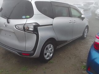 2018 Toyota Sienta II Рестайлинг, серебристый, 1790000 рублей, вид 3