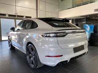 2021 Porsche Cayenne GTS Coupé III, серый, 9000000 рублей, вид 4
