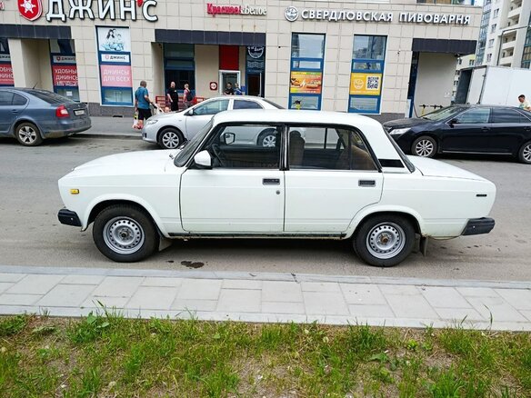1989 Lada (ВАЗ) 2107, белый, 120000 рублей - вид 3