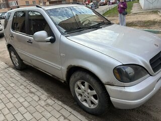 2000 Mercedes-Benz M-Класс 320 I (W163), серебристый, 550000 рублей, вид 2