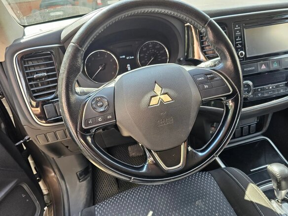 2016 Mitsubishi Outlander III Рестайлинг 2, коричневый, 950000 рублей - вид 4