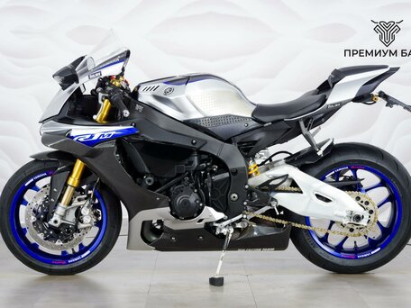 2017 Yamaha YZF-R1M, чёрный, 1749000 рублей, вид 2