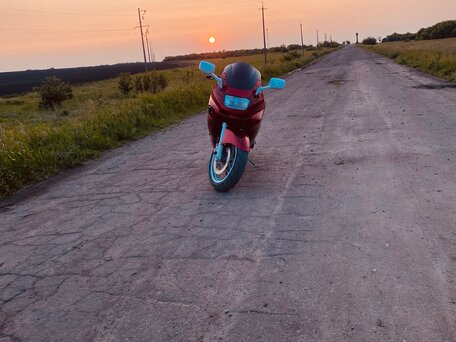 1998 Kawasaki ZZR 600, красный, 285000 рублей, вид 1